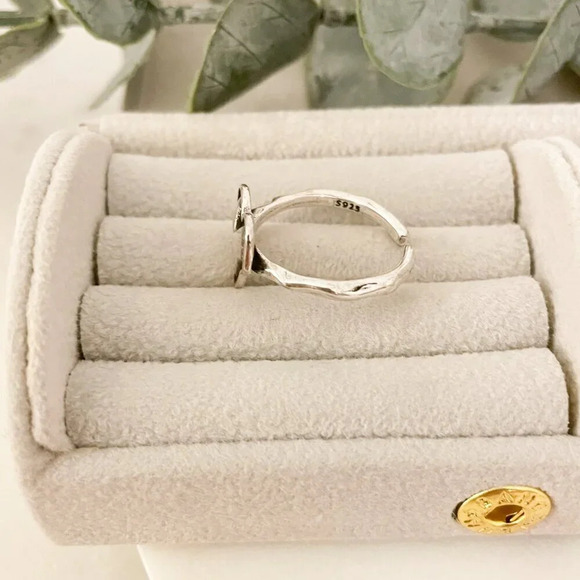 925 Sterling Silver Minimalist Black Heart Ring Dainty Heart Ring Black & Silver - Picture 6 of 9